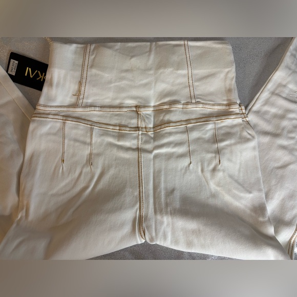 ❗️2 for $25❗️New PushUp High waisted Ripped
Capri Jeggings. - Picture 4 of 5